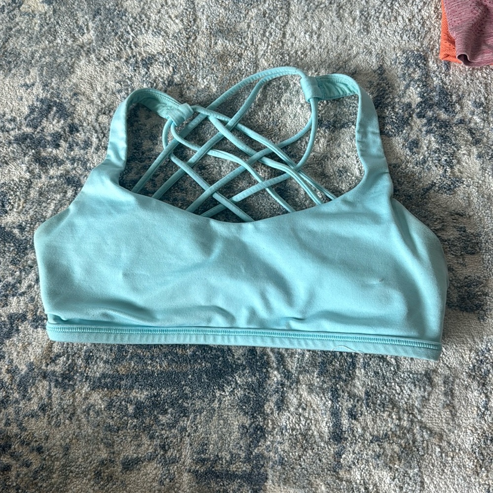 Lululemon sports bra size 6